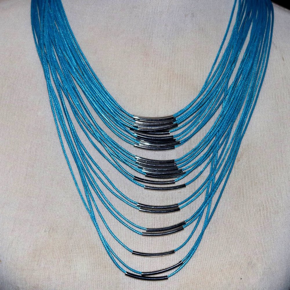 CHARMING CHARLIE BLUE W SILVER ROPE/BEAD NECKLACE